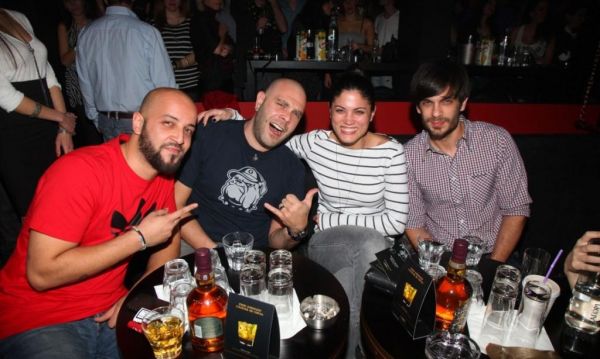 Ποιον χειροκροτάει η Συνατσάκη;  