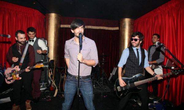 Ποιον χειροκροτάει η Συνατσάκη;  