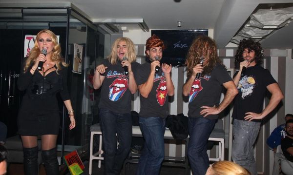 Το στριπτίζ της Παππά και το καλσόν του Φραγκολιά! (φωτό)