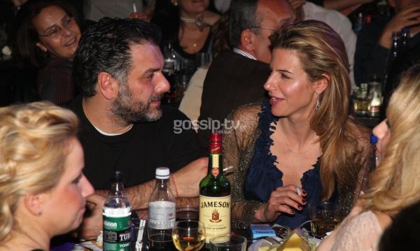 Γρηγόρης Αρναούτογλου: Το γλέντι στη Θεοδωρίδου και τα τρυφερά τετ α τετ με την Κοτοβός (φωτό)