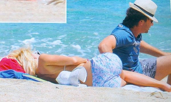 Μενεγάκη-Παντζόπουλος: Τρυφερές στιγμές στην παραλία! (φωτό)