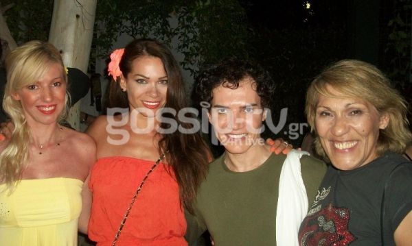 Πρεμιέρα με πολλούς celebrities (φωτό)