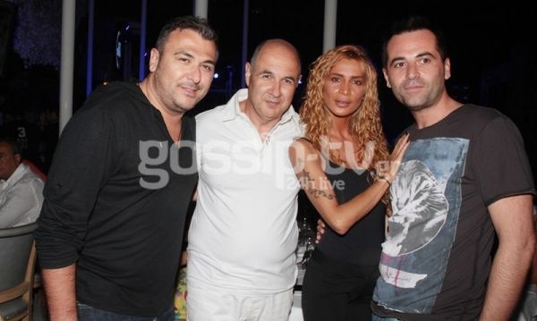 Ποιοι επώνυμοι πήγαν στον… Βασίλη Καρρά (φωτό)