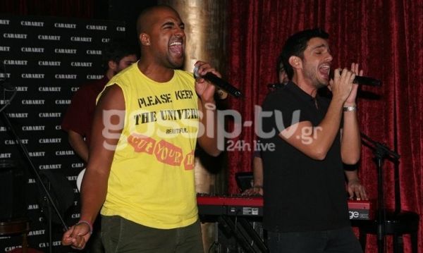 Η Συνατσάκη κοιτάει αλλού όταν ο Στρατής είναι on stage