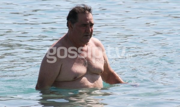 Βασίλης Καρράς: Δε πάω πουθενά πουθενά στη Μύκονο θα μείνω! (φωτό)