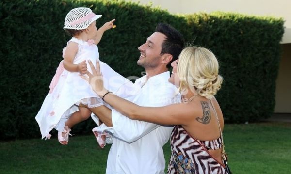 Η βάφτιση της δεύτερης κόρης του Πάνου Καλίδη (φωτό)