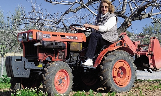 Η πρώτη star της τηλεόρασης σήμερα είναι… φιστικοπαραγωγός στην Αίγινα