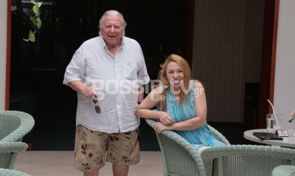 Κώστας Βουτσάς: Με την αγαπημένη του στην Ρόδο!