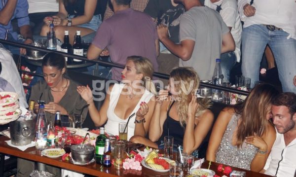 Κωνσταντίνα Σπυροπούλου: Γιόρτασε τα γενέθλια της με καλούς φίλους