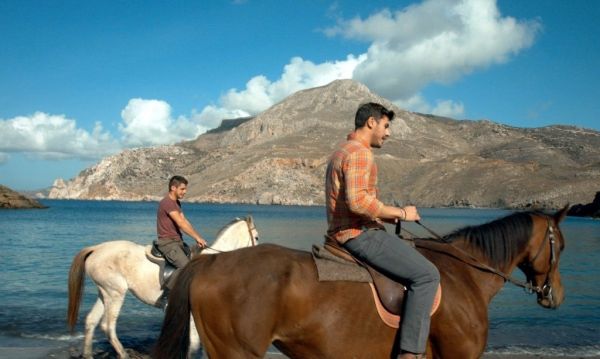 «Ιστορίες από τη λίστα»: Ο Άκης Πετρετζίκης ταξιδεύει στην Μάνη