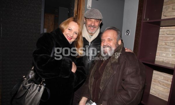 Κατερίνα Καραβάτου:  Βραδινή έξοδος στο θέατρο χωρίς τον Κρατερό