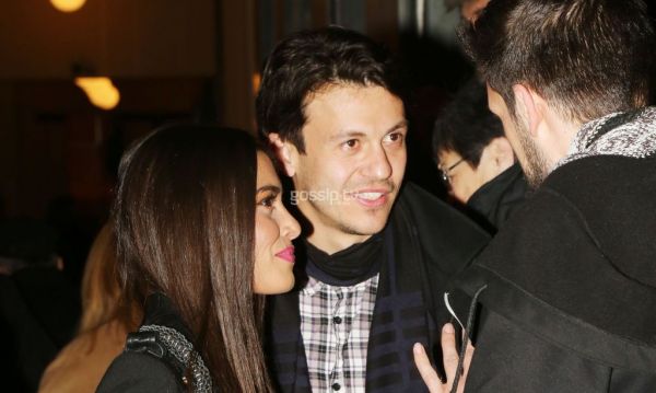 Σοβαρεύει το πράγμα: Έλληνας ηθοποιός γνώρισε στη μητέρα του την τραγουδίστρια σύντροφό του