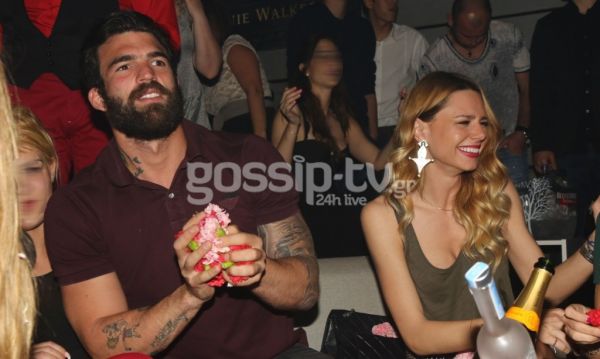 Πρώτη δημόσια εμφάνιση 