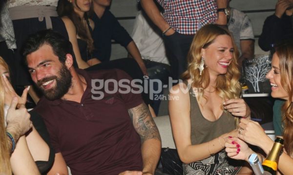 Πρώτη δημόσια εμφάνιση 