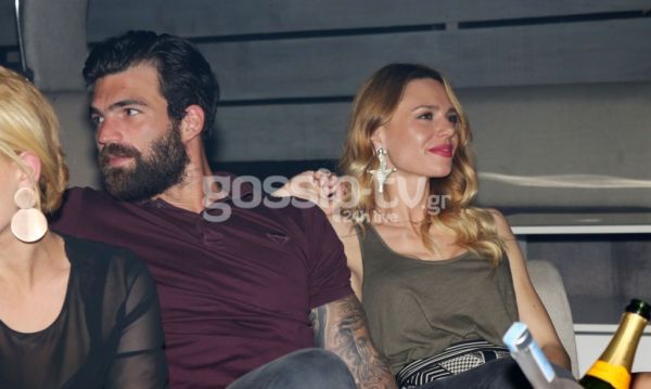 Πρώτη δημόσια εμφάνιση 