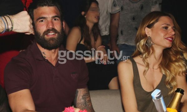 Πρώτη δημόσια εμφάνιση 