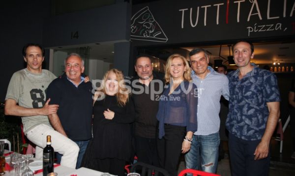 Ο θίασος του θεάτρου Αθηνά βγήκε για φαγητό 