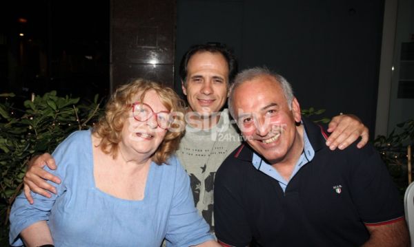 Ο θίασος του θεάτρου Αθηνά βγήκε για φαγητό 