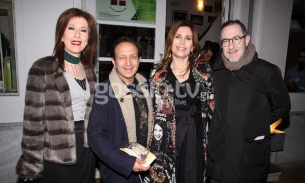 Σύσσωμη η showbiz στην πρεμιέρα της παράστασης «Το τάβλι»