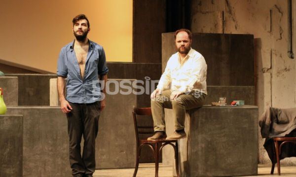 Σύσσωμη η showbiz στην πρεμιέρα της παράστασης «Το τάβλι»