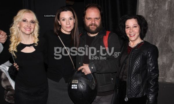 Σύσσωμη η showbiz στην πρεμιέρα της παράστασης «Το τάβλι»