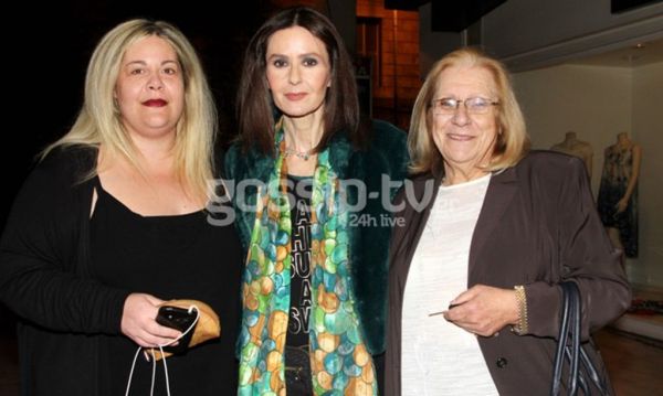 Λαμπερή θεατρική πρεμιέρα με επώνυμες παρουσίες