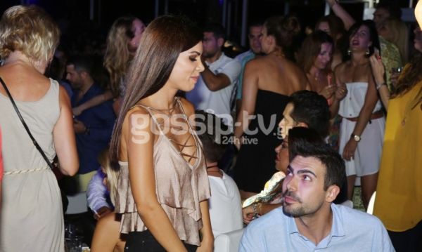 Κώστας Σλούκας: Βραδινή έξοδος με την κούκλα σύντροφο του