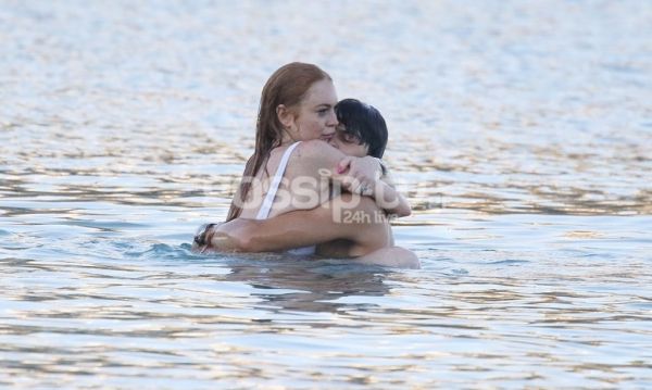 Σιγά καλό μου... θα τον πνίξεις! 