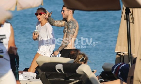  Πάρις Κασιδόκωστας-Τάμτα: Στη Μύκονο μαζί με την κόρη της τραγουδίστριας, Άννυ