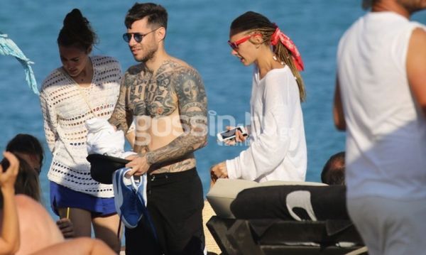  Πάρις Κασιδόκωστας-Τάμτα: Στη Μύκονο μαζί με την κόρη της τραγουδίστριας, Άννυ