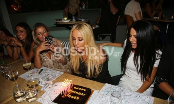 Γενέθλια για τη Γωγώ! Οι ευχές, οι φίλοι και η σοκολατένια τούρτα 