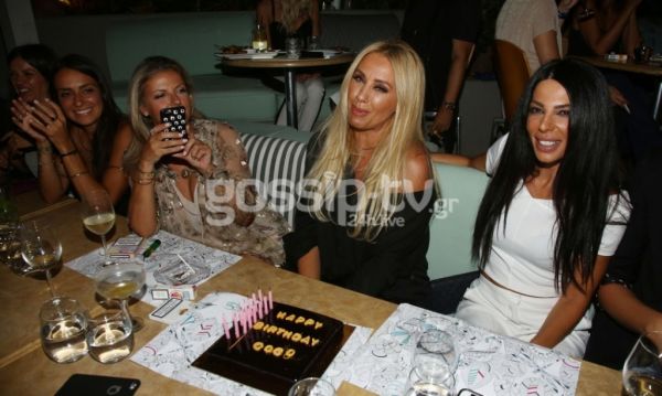 Γενέθλια για τη Γωγώ! Οι ευχές, οι φίλοι και η σοκολατένια τούρτα 