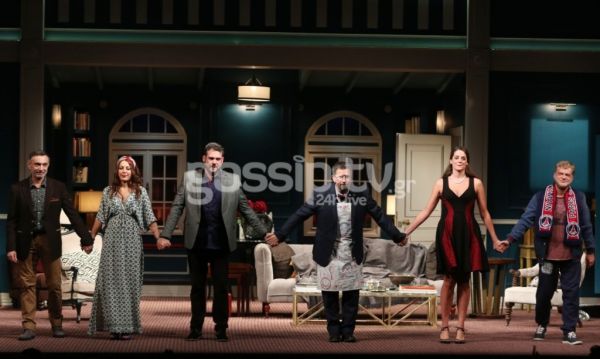 Το «Δείπνο ηλιθίων» έκανε πρεμιέρα 