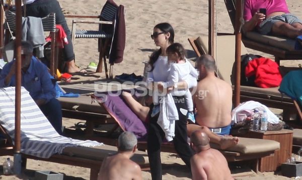 Ολυμπία Χοψονίδου: Με τα παιδιά της στην παραλία