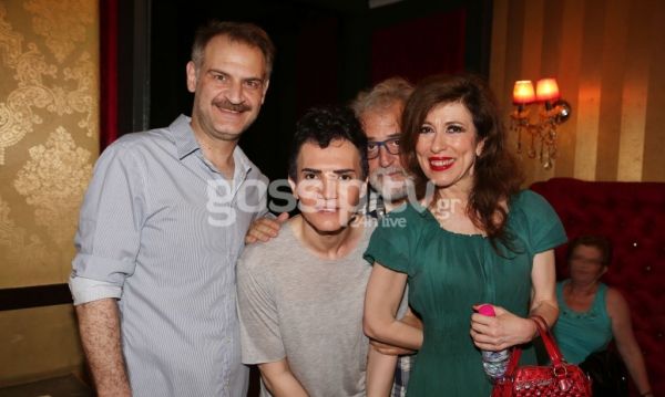 Κοσμοσυρροή στην πρεμιέρα της παράστασης «Γιε μου που πας» στο θέατρο Αθηνά