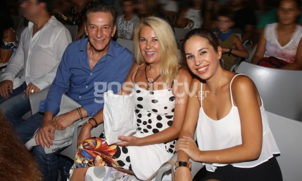 Παρέλαση επωνύμων στη νέα παράσταση του Μάρκου Σεφερλή