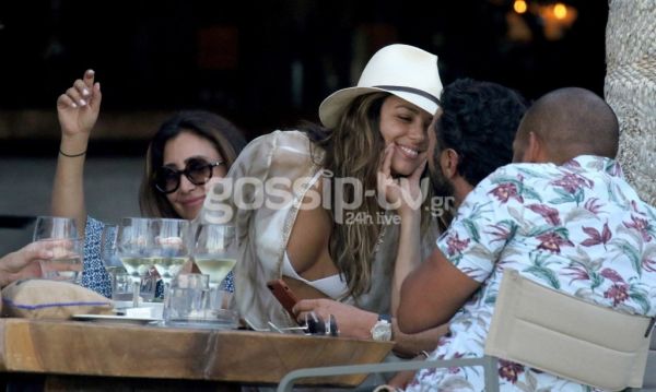 Τα φιλιά και ο ξέφρενος χορός της Longoria στη Μύκονο