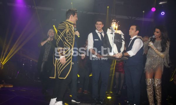 Ρουβάς – Ζυγούλη: Το φιλί και οι αγκαλιές υπό τα φλας των φωτογράφων