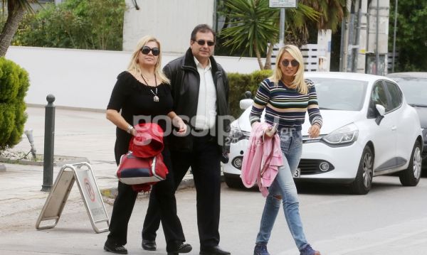 Κωνσταντίνα Σπυροπούλου: Πρωινή βόλτα με τους γονείς της 