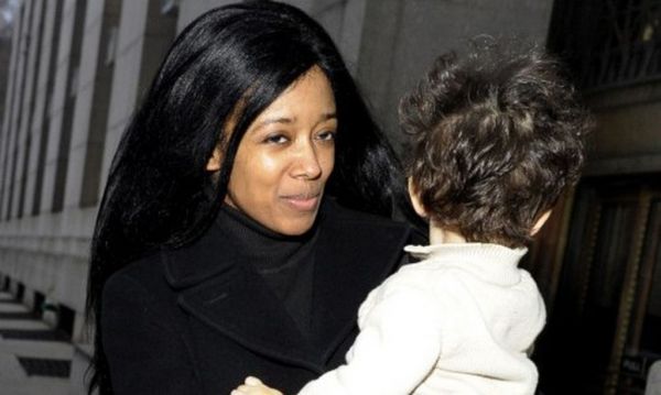 Πήδηξε από τον 25ο όροφο ξενοδοχείου μαζί με τον 7χρονο γιο της! 