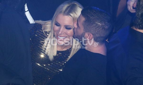 Καινούργιου – Αναστόπουλος: «Καυτά» φιλιά στα μπουζούκια