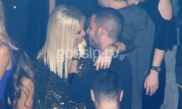 Καινούργιου – Αναστόπουλος: «Καυτά» φιλιά στα μπουζούκια