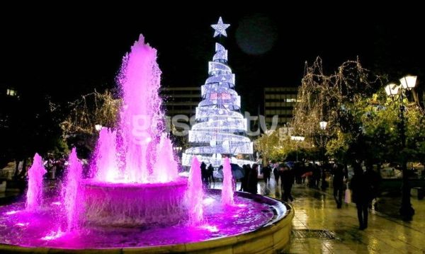 Φωταγωγήθηκε το χριστουγεννιάτικο δέντρο στο Σύνταγμα!