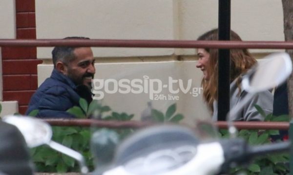 Βάσω Λασκαράκη - Λευτέρης Σουλτάτος: Χαλαρή βόλτα στην Κηφισιά για το ερωτευμένο ζευγάρι!