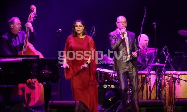 Christmas Theater: Όλα όσα έγιναν στη συναυλία των Pink Martini!