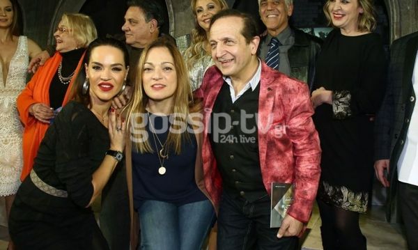 Λαμπερές παρουσίες στην πρεμιέρα της παράστασης «Χαμάμ γυναικών»