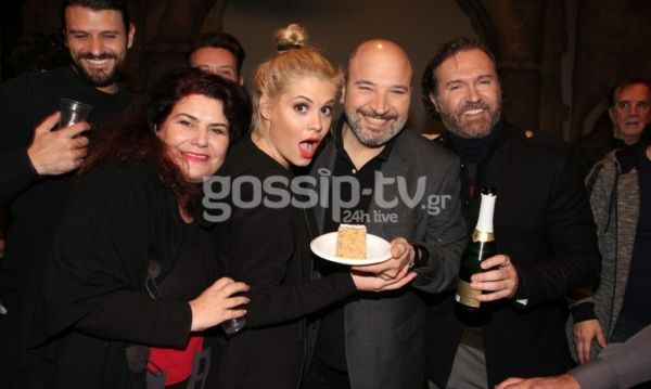 Οι συντελεστές της παράστασης «Η νεράιδα και το παλικάρι» έκοψαν την πίτα τους! 