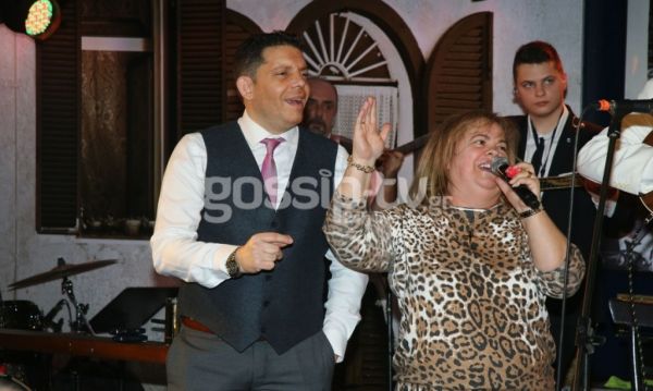 Σπάνια δημόσια εμφάνιση για την Έφη Θώδη