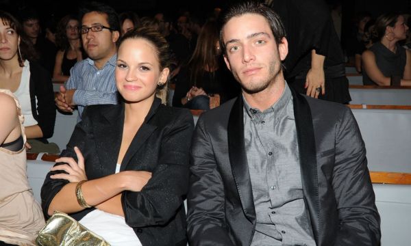 Η θεατρική πρεμιέρα του Χάρη Ρώμα και της 'παρέας' του