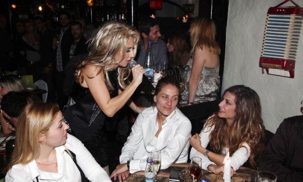 Όταν διασκεδάζει η Άννα Βίσση